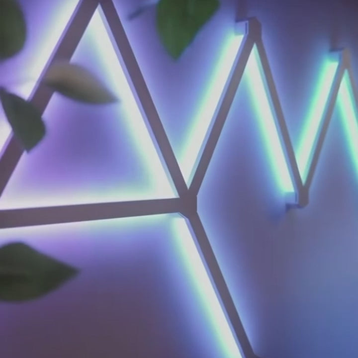 Color changing RGBIC wall light animation showing app control effects